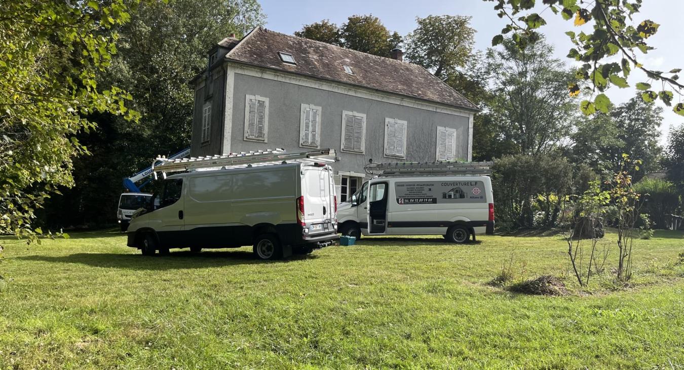 Nettoyage de toiture avec nacelle
